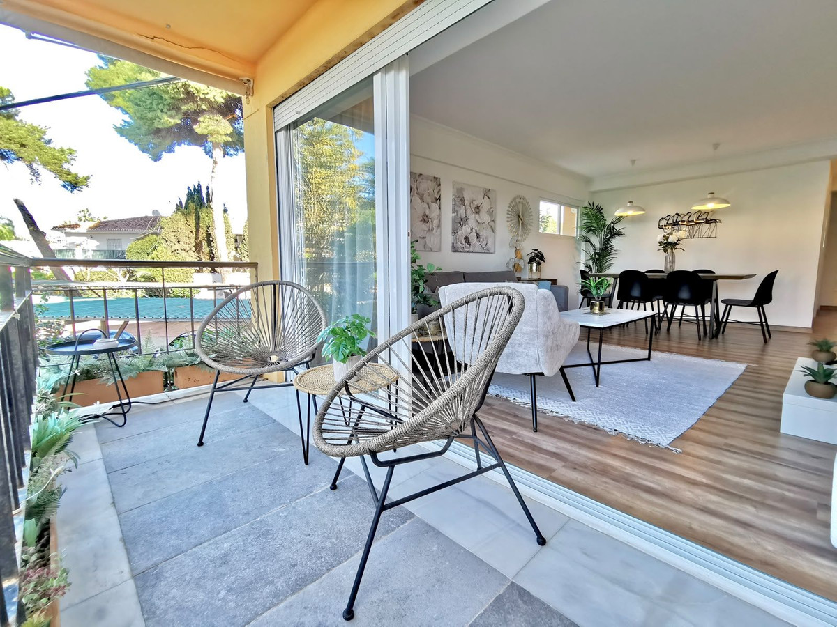 3 Bed Apartment for sale in Estepona Costa Del Sol, Málaga, Spain