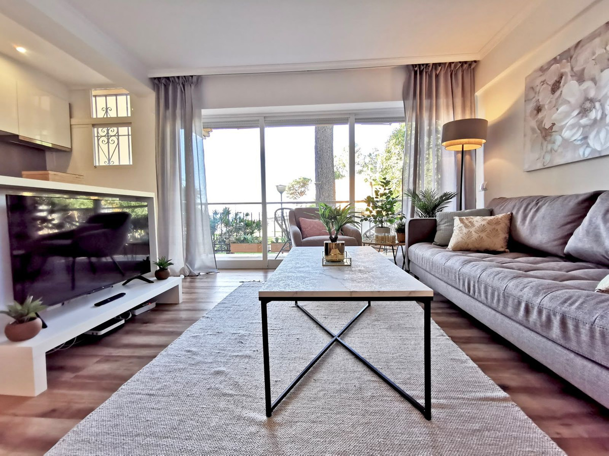 3 Bed Apartment for sale in Estepona Costa Del Sol, Málaga, Spain