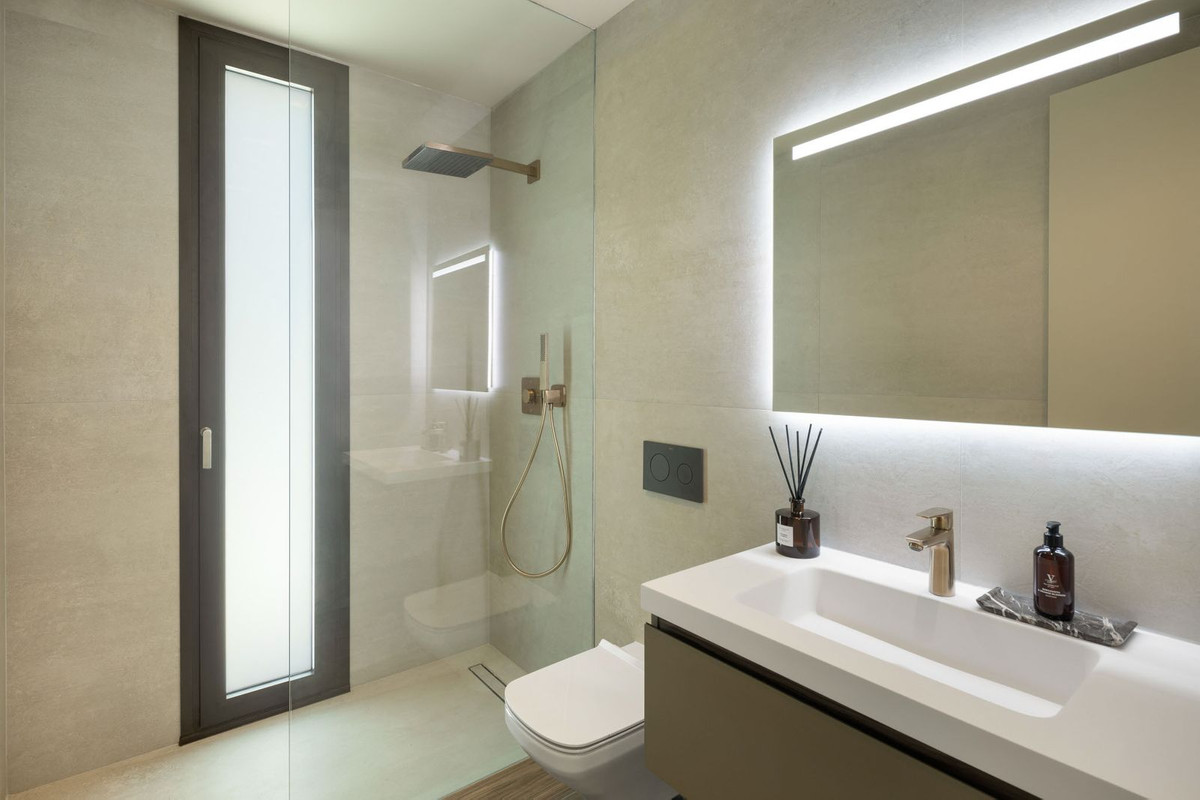 5 Bed Townhouse for sale in Los Flamingos Costa Del Sol, Málaga, Spain
