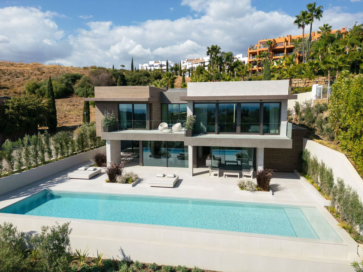 5 Bed Townhouse for sale in Los Flamingos Costa Del Sol, Málaga, Spain