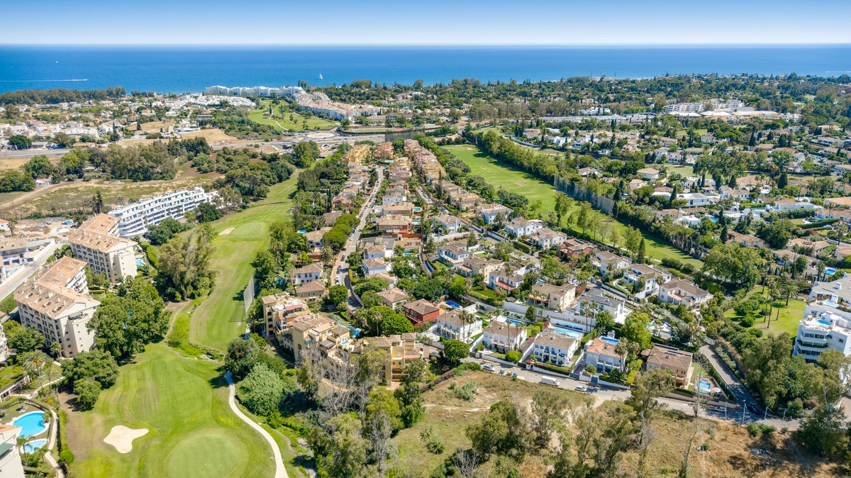 2 Bed Apartment for sale in Guadalmina Alta Costa Del Sol, Málaga, Spain