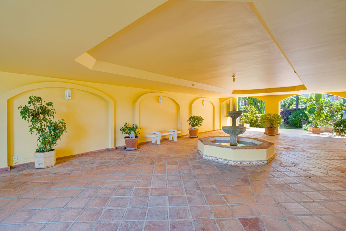 2 Bed Apartment for sale in Guadalmina Alta Costa Del Sol, Málaga, Spain