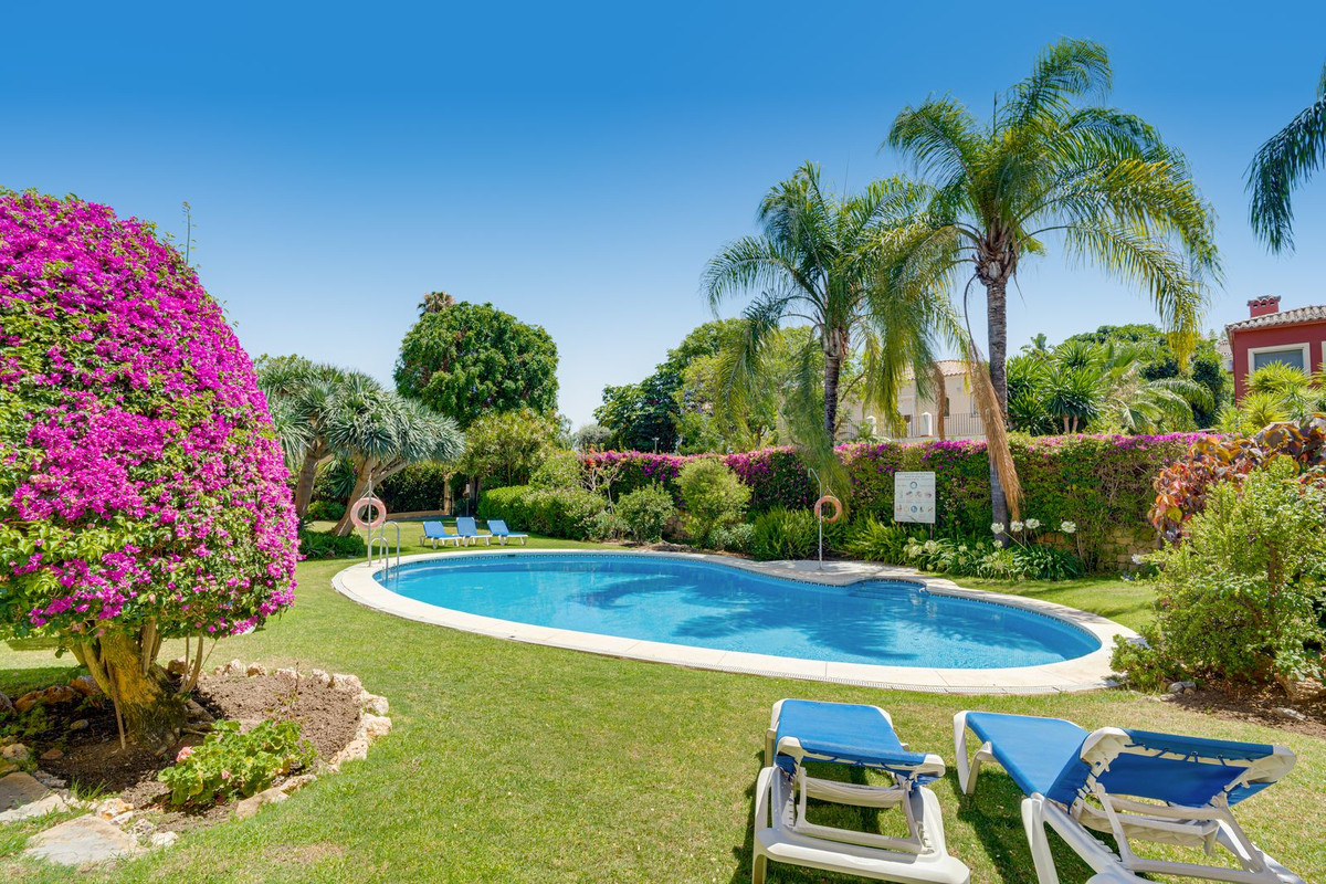 2 Bed Apartment for sale in Guadalmina Alta Costa Del Sol, Málaga, Spain