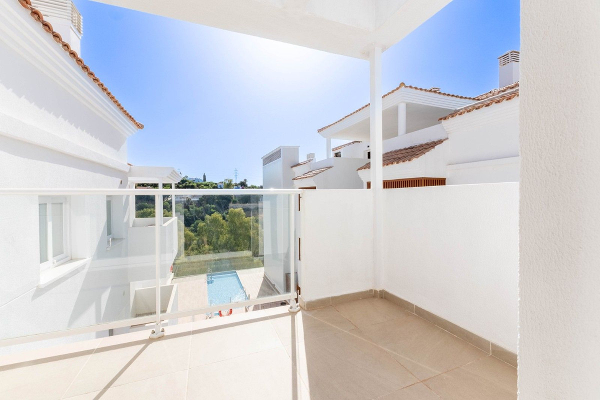 4 Bed Apartment for sale in Torreblanca Costa Del Sol, Málaga, Spain