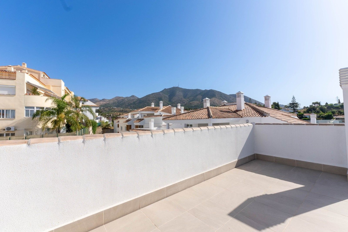 4 Bed Apartment for sale in Torreblanca Costa Del Sol, Málaga, Spain