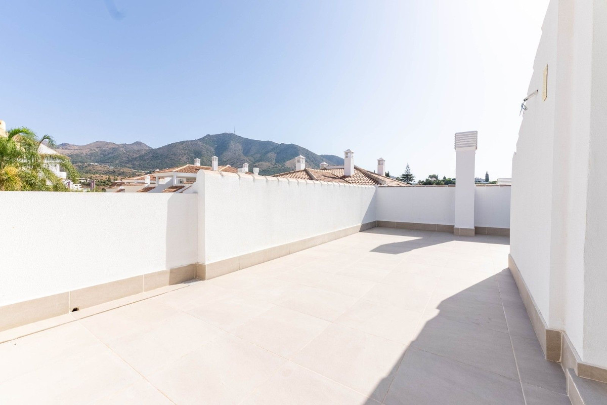 4 Bed Apartment for sale in Torreblanca Costa Del Sol, Málaga, Spain