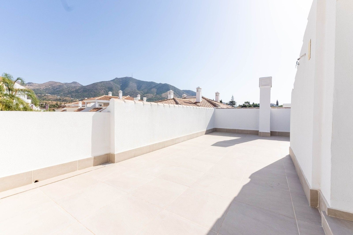 4 Bed Apartment for sale in Torreblanca Costa Del Sol, Málaga, Spain
