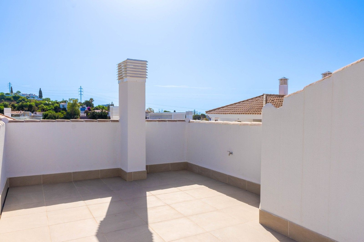4 Bed Apartment for sale in Torreblanca Costa Del Sol, Málaga, Spain