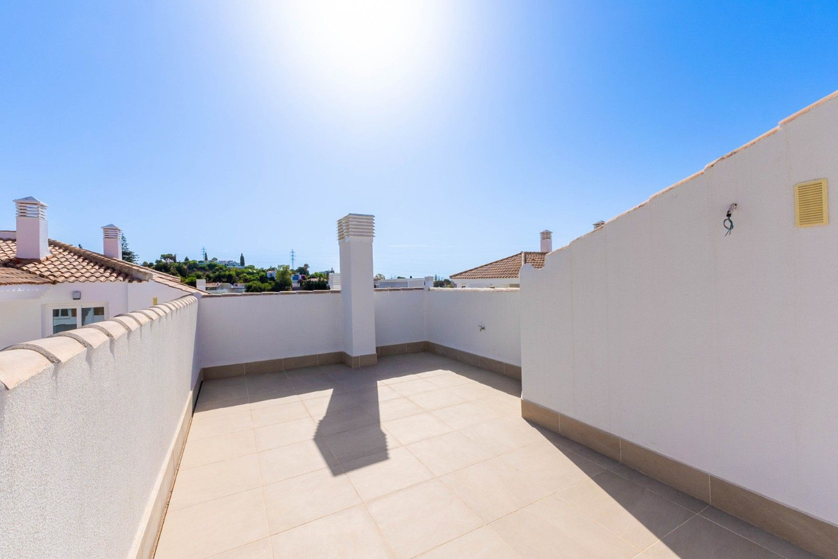 4 Bed Apartment for sale in Torreblanca Costa Del Sol, Málaga, Spain