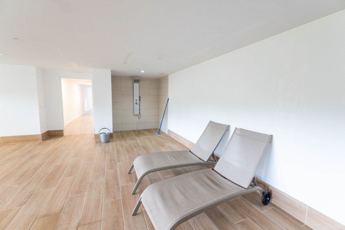 4 Bed Apartment for sale in Torreblanca Costa Del Sol, Málaga, Spain