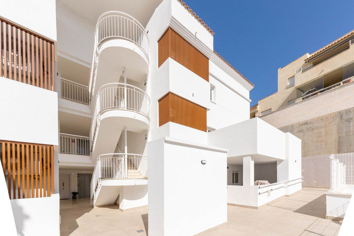 4 Bed Apartment for sale in Torreblanca Costa Del Sol, Málaga, Spain