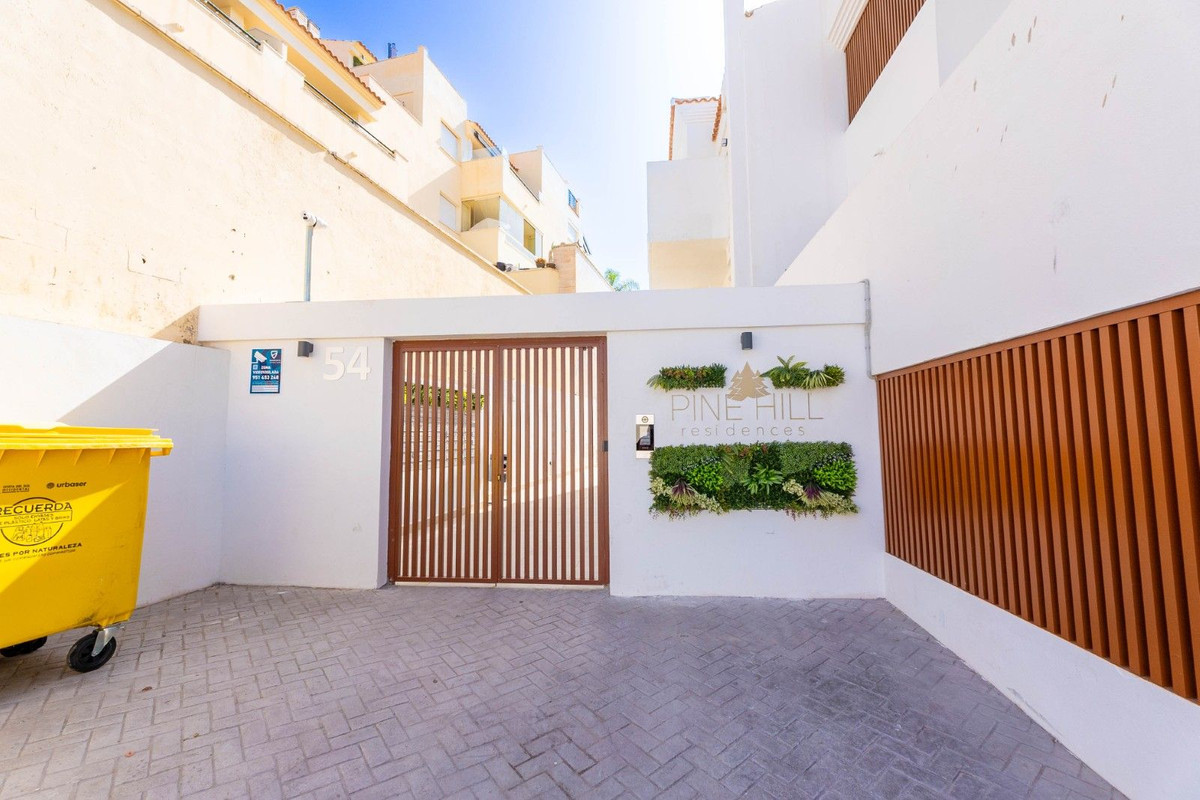 4 Bed Apartment for sale in Torreblanca Costa Del Sol, Málaga, Spain