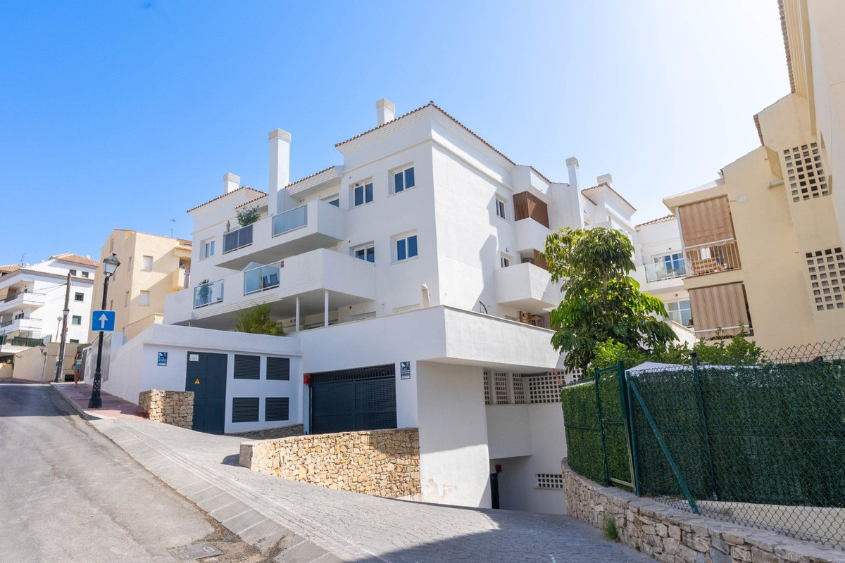 4 Bed Apartment for sale in Torreblanca Costa Del Sol, Málaga, Spain