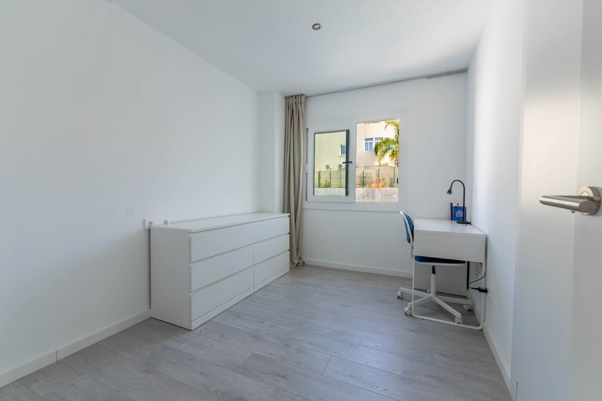 4 Bed Apartment for sale in Torreblanca Costa Del Sol, Málaga, Spain