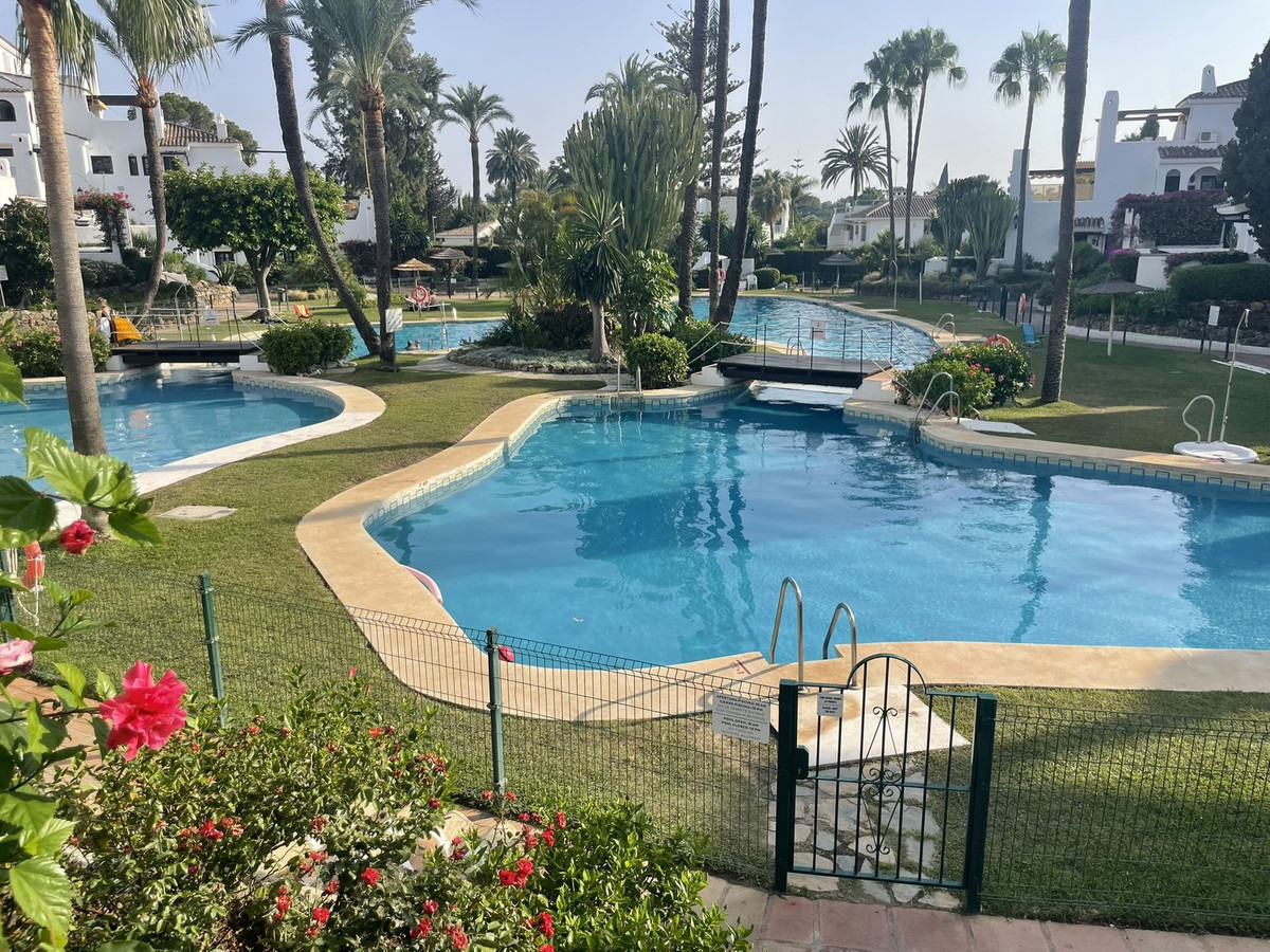 2 Bed Apartment for sale in Nueva Andalucía Costa Del Sol, Málaga, Spain