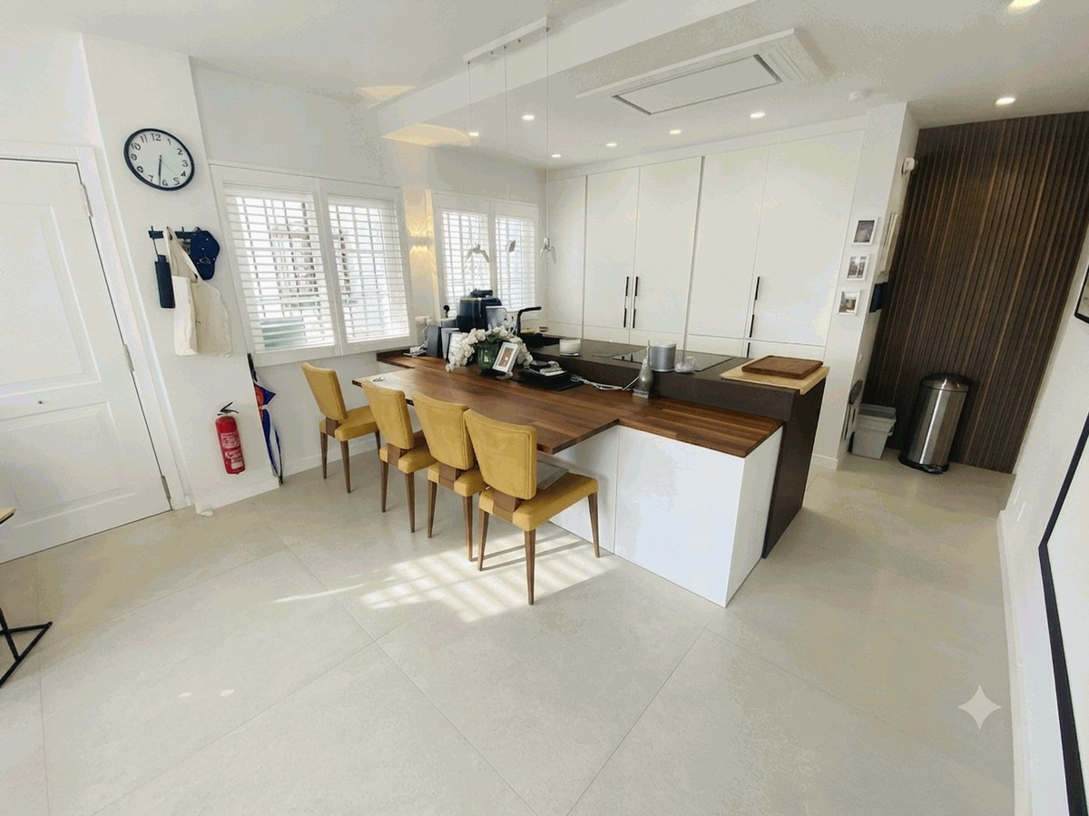 2 Bed Apartment for sale in Nueva Andalucía Costa Del Sol, Málaga, Spain