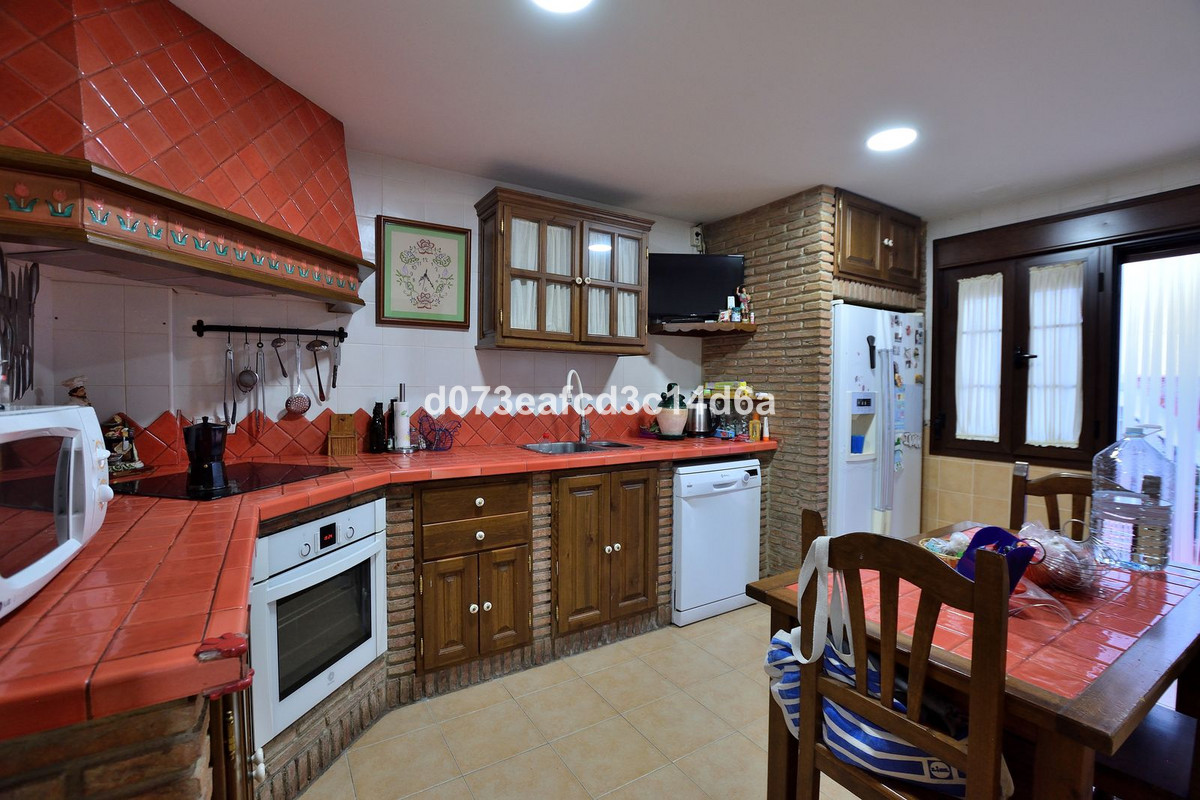 4 Bed Townhouse for sale in Ronda Costa Del Sol, Málaga, Spain