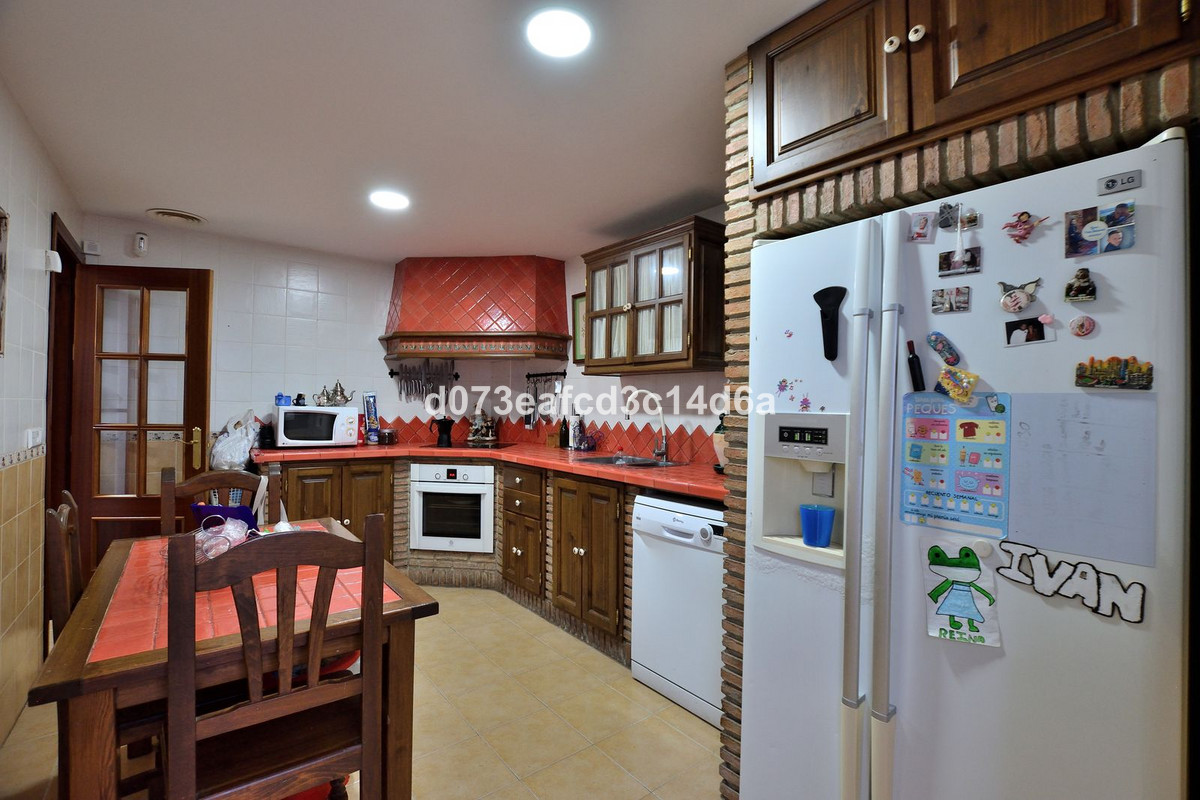4 Bed Townhouse for sale in Ronda Costa Del Sol, Málaga, Spain