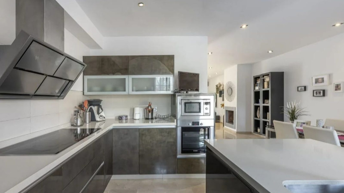 3 Bed Townhouse for sale in Estepona Costa Del Sol, Málaga, Spain