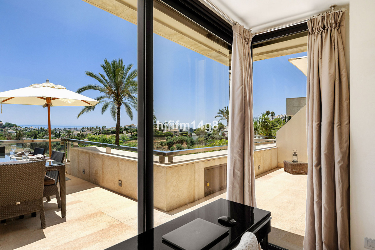 2 Bed Apartment for sale in Nueva Andalucía Costa Del Sol, Málaga, Spain