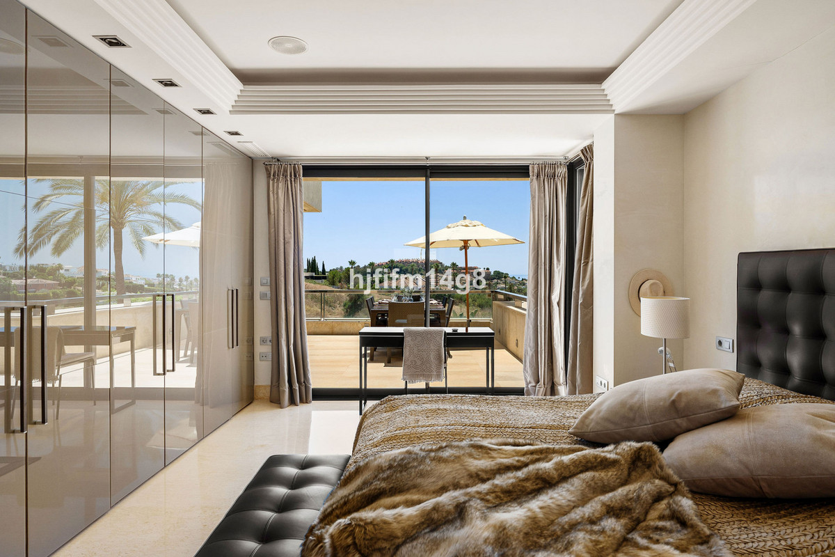 2 Bed Apartment for sale in Nueva Andalucía Costa Del Sol, Málaga, Spain