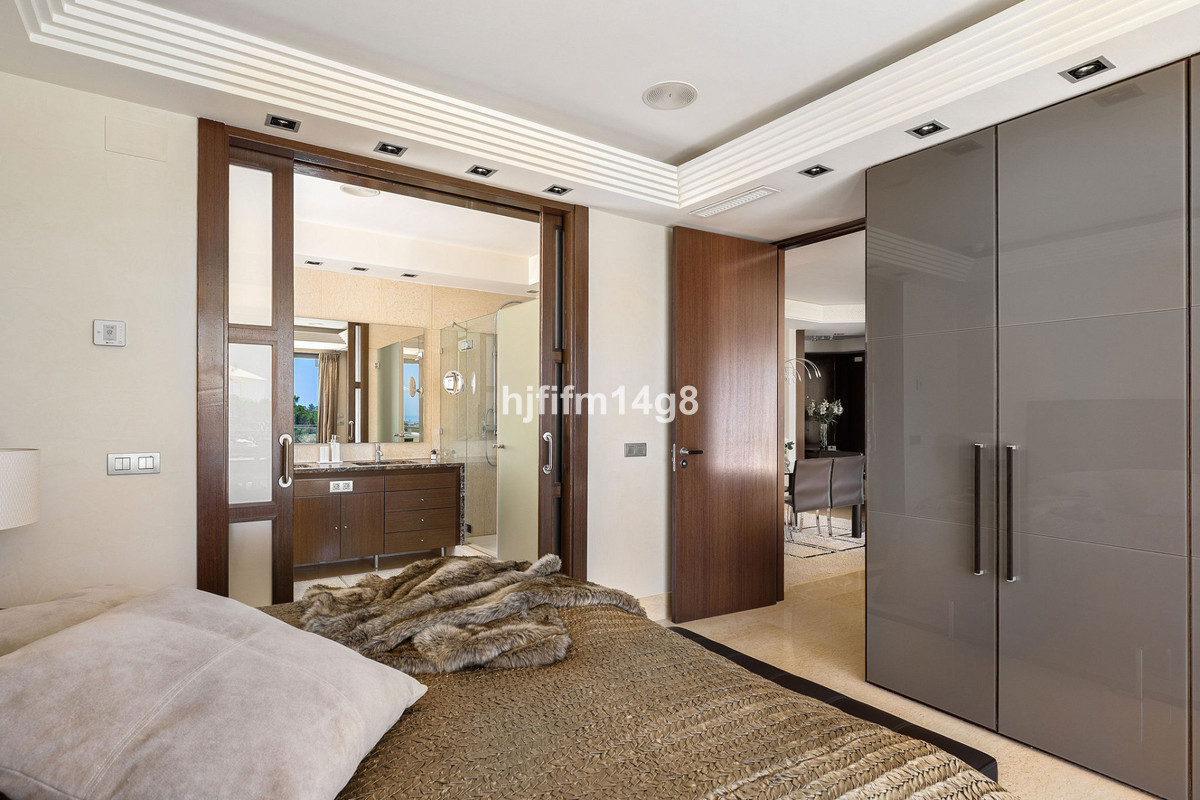 2 Bed Apartment for sale in Nueva Andalucía Costa Del Sol, Málaga, Spain