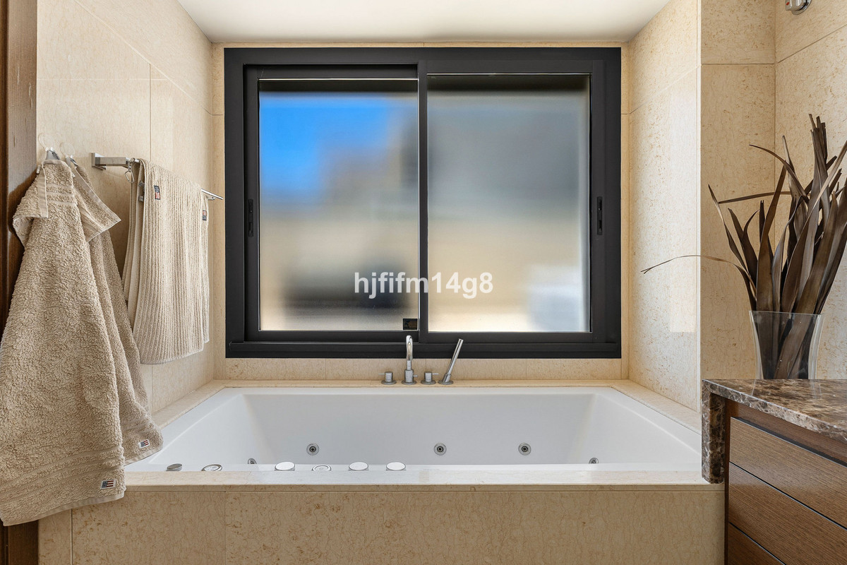2 Bed Apartment for sale in Nueva Andalucía Costa Del Sol, Málaga, Spain