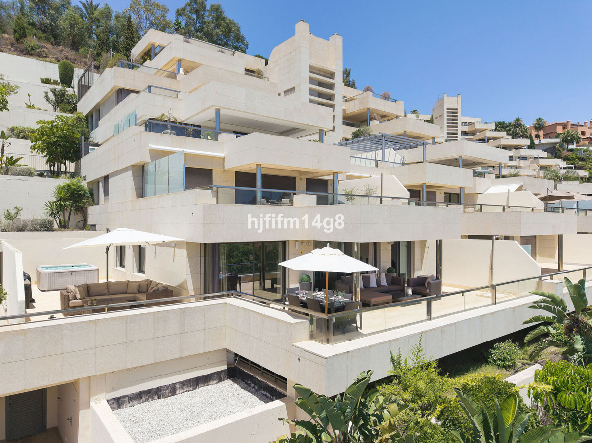 2 Bed Apartment for sale in Nueva Andalucía Costa Del Sol, Málaga, Spain