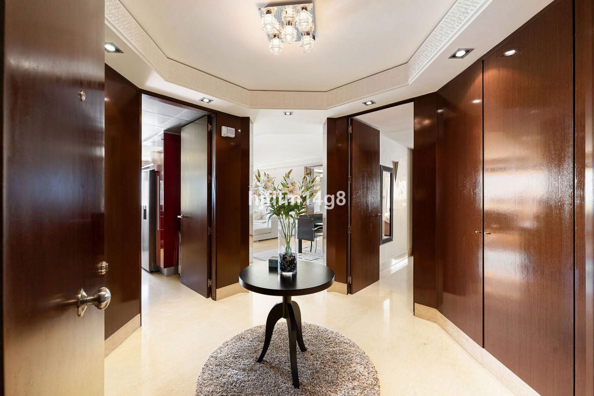 2 Bed Apartment for sale in Nueva Andalucía Costa Del Sol, Málaga, Spain
