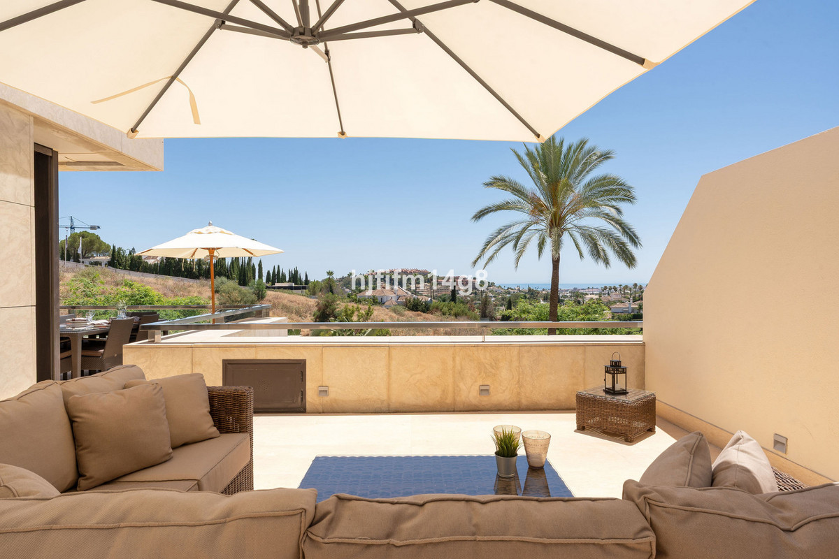 2 Bed Apartment for sale in Nueva Andalucía Costa Del Sol, Málaga, Spain