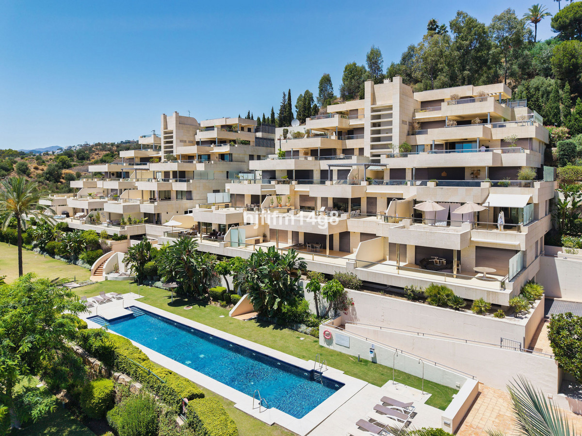 2 Bed Apartment for sale in Nueva Andalucía Costa Del Sol, Málaga, Spain