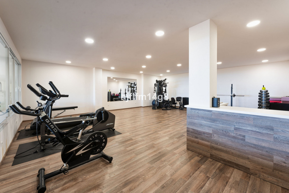 2 Bed Apartment for sale in Nueva Andalucía Costa Del Sol, Málaga, Spain