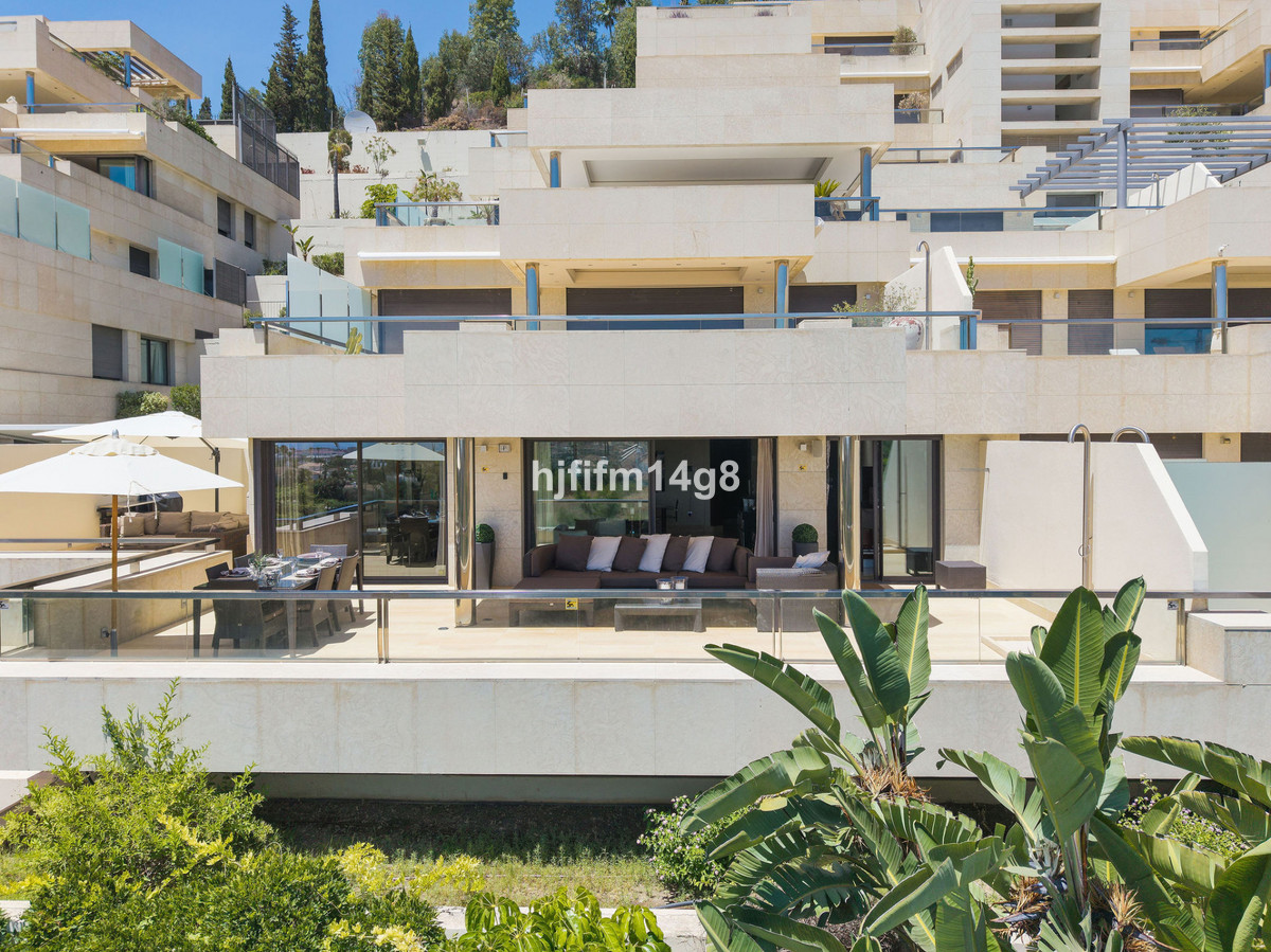 2 Bed Apartment for sale in Nueva Andalucía Costa Del Sol, Málaga, Spain