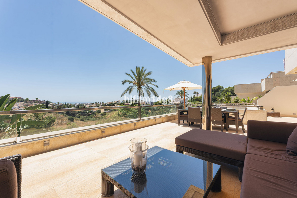 2 Bed Apartment for sale in Nueva Andalucía Costa Del Sol, Málaga, Spain