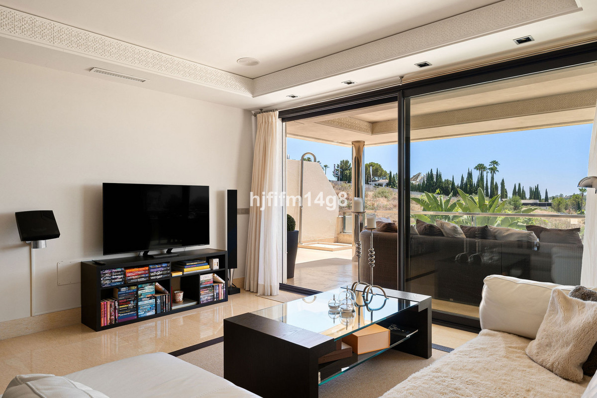 2 Bed Apartment for sale in Nueva Andalucía Costa Del Sol, Málaga, Spain
