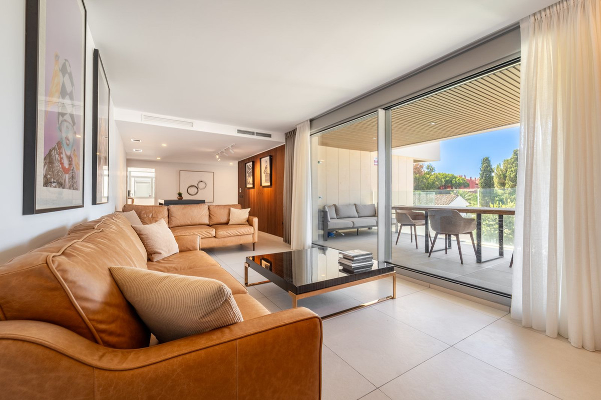 3 Bed Apartment for sale in Elviria Costa Del Sol, Málaga, Spain
