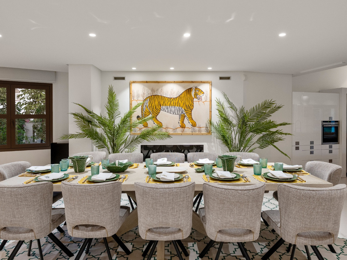 5 Bed Townhouse for sale in Nueva Andalucía Costa Del Sol, Málaga, Spain