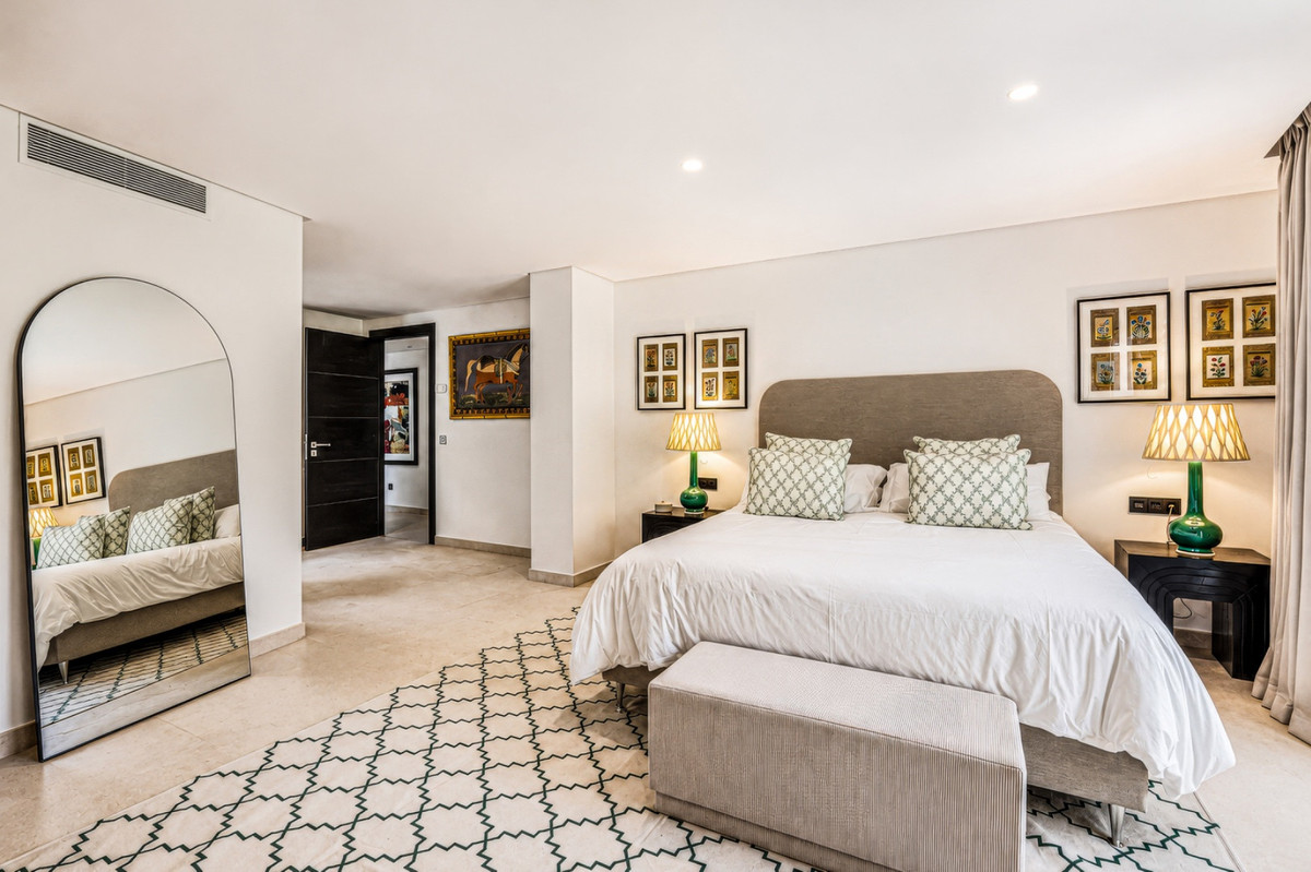 5 Bed Townhouse for sale in Nueva Andalucía Costa Del Sol, Málaga, Spain
