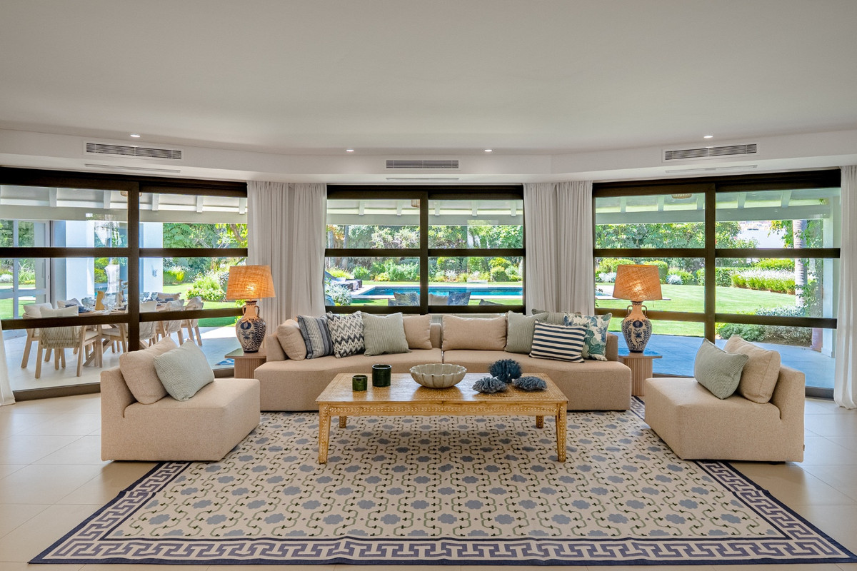 5 Bed Townhouse for sale in Nueva Andalucía Costa Del Sol, Málaga, Spain