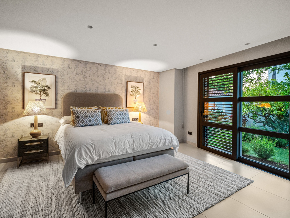 5 Bed Townhouse for sale in Nueva Andalucía Costa Del Sol, Málaga, Spain