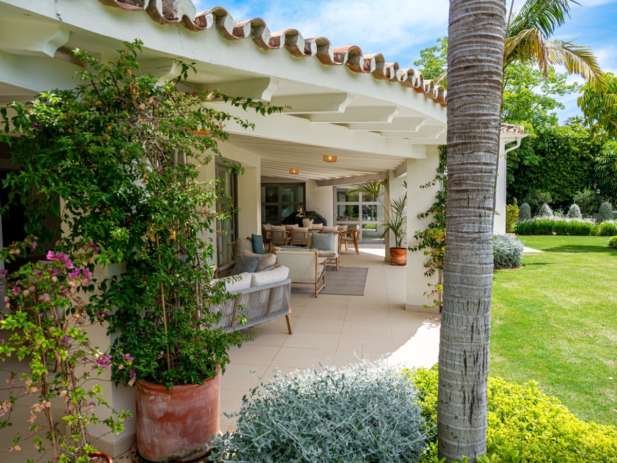 5 Bed Townhouse for sale in Nueva Andalucía Costa Del Sol, Málaga, Spain