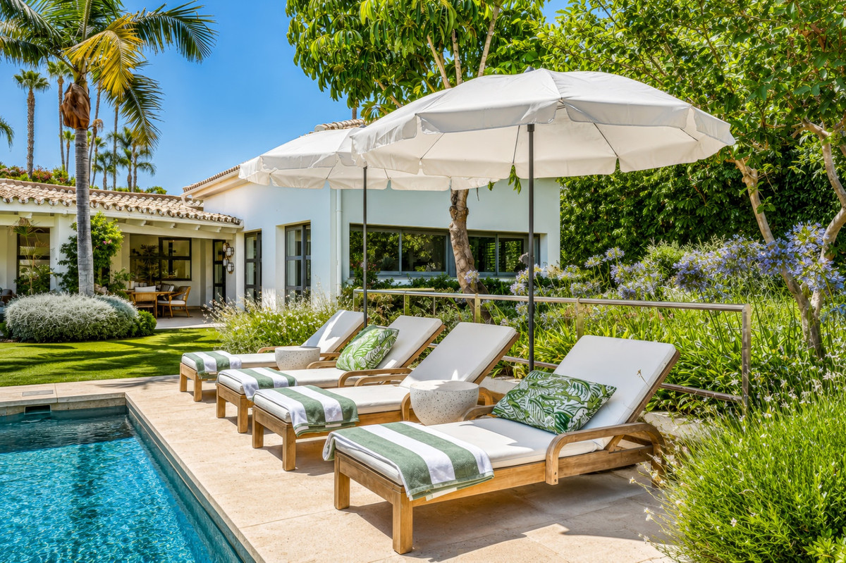 5 Bed Townhouse for sale in Nueva Andalucía Costa Del Sol, Málaga, Spain