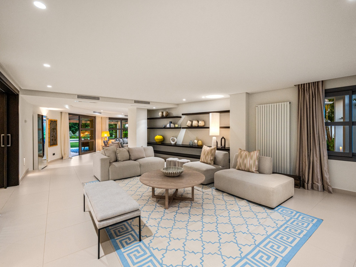 5 Bed Townhouse for sale in Nueva Andalucía Costa Del Sol, Málaga, Spain