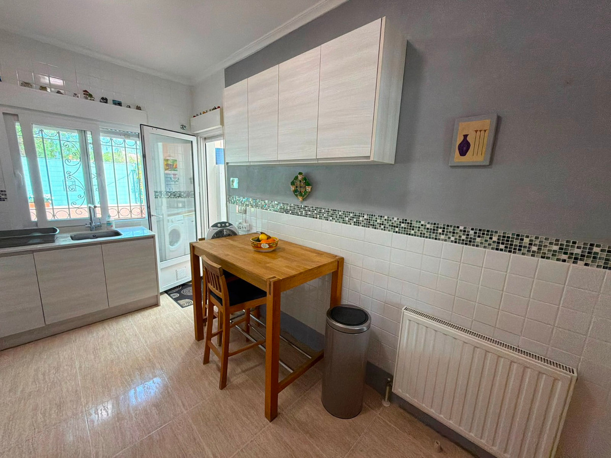 Se vende Villa - Chalet de 3 dormitorios en Costa Blanca, Alicante, España
