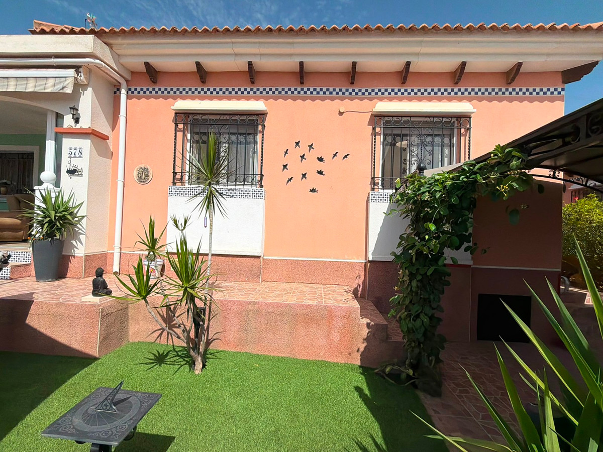 Se vende Villa - Chalet de 3 dormitorios en Costa Blanca, Alicante, España