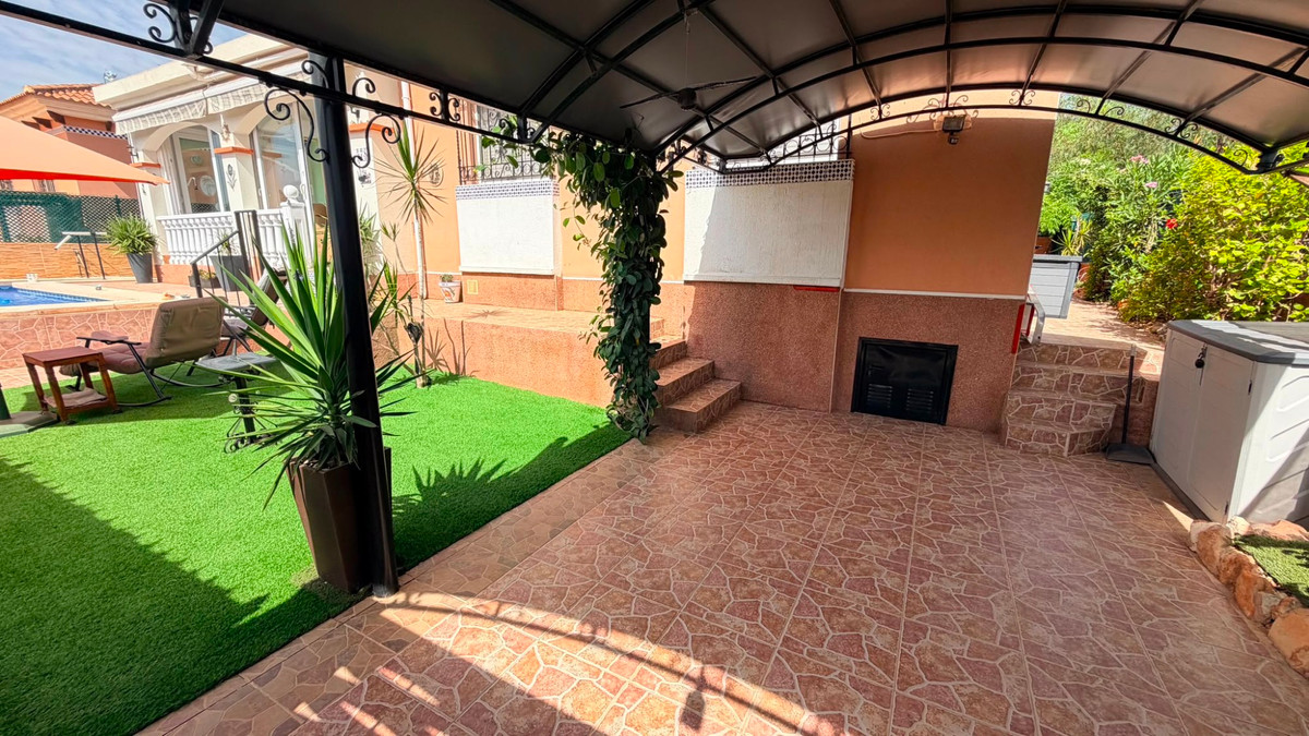 Se vende Villa - Chalet de 3 dormitorios en Costa Blanca, Alicante, España