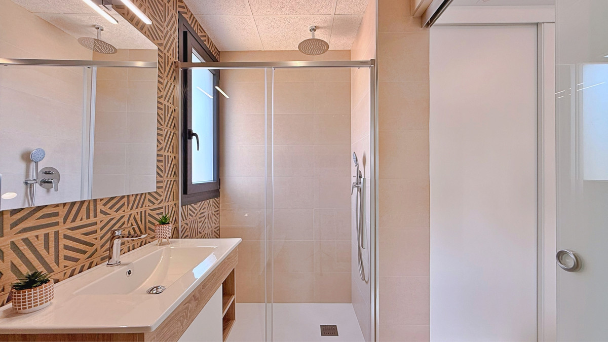 Se vende Apartamento Planta Media de 2 dormitorios en Costa Blanca, Alicante, España