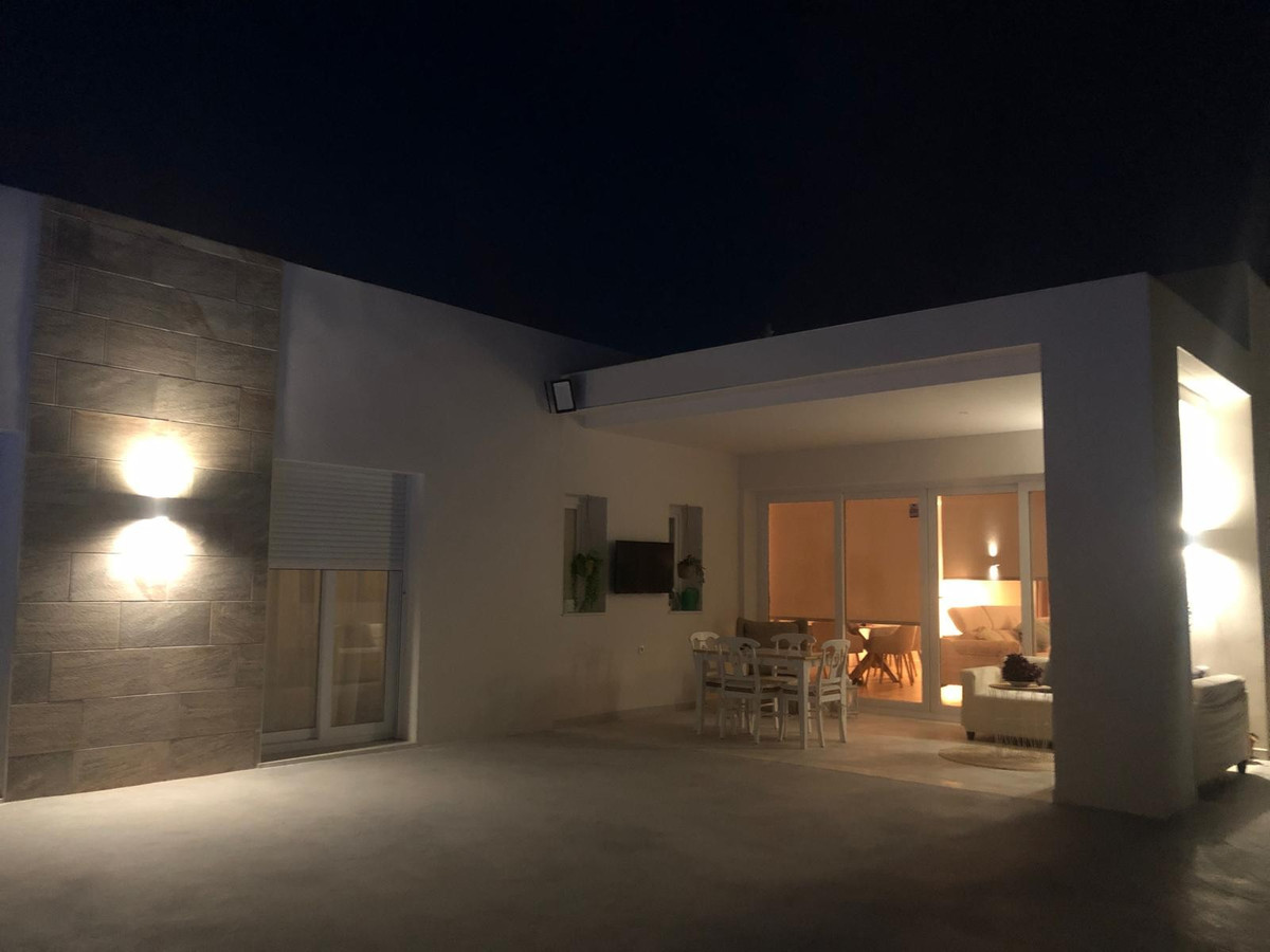 Se vende Villa - Chalet de 3 dormitorios en Costa Blanca, Alicante, España