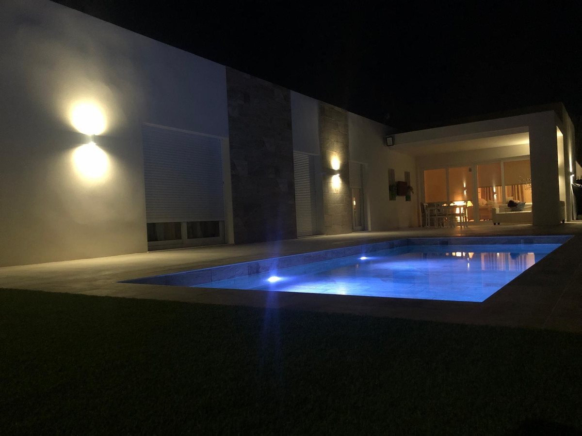Se vende Villa - Chalet de 3 dormitorios en Costa Blanca, Alicante, España