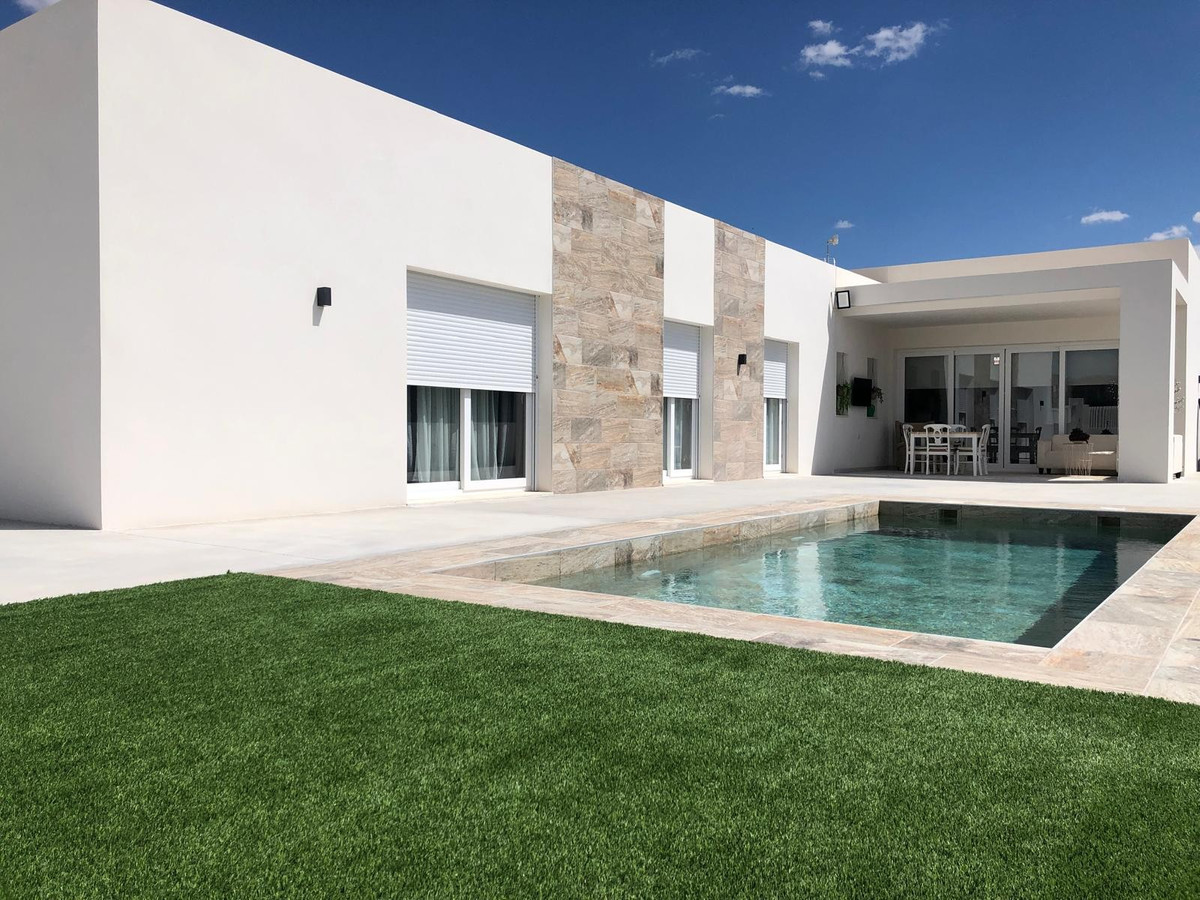 Se vende Villa - Chalet de 3 dormitorios en Costa Blanca, Alicante, España